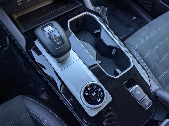 Used 2025 Mitsubishi Outlander SE image 12