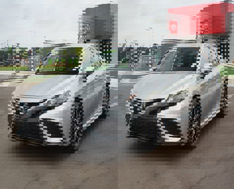 Used 2024 Toyota Camry SE image 19