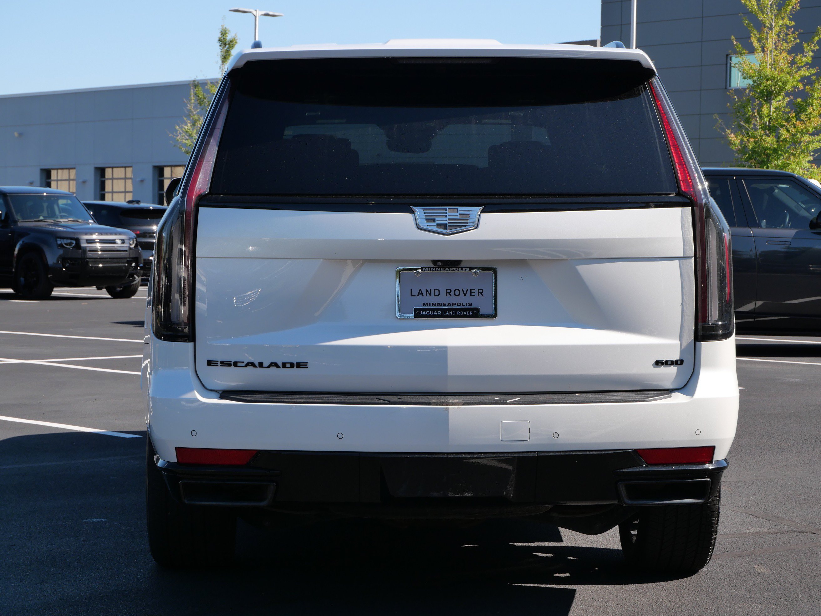 Used 2023 Cadillac Escalade ESV Sport Platinum w/ LPO, ONYX Package AWD/4WD image 4