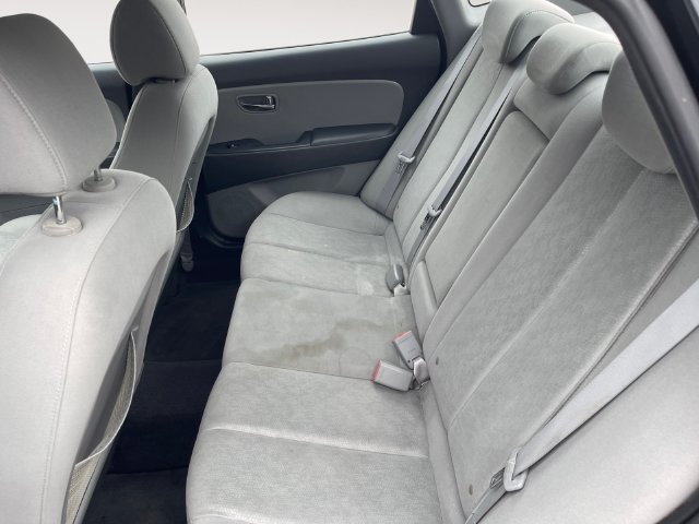 Used 2010 Hyundai Elantra GLS FWD image 13