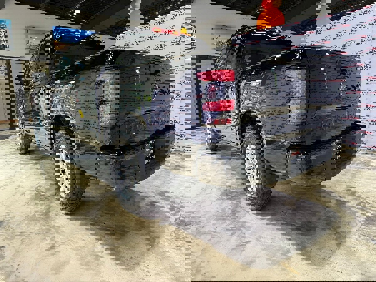 Used 2024 Nissan Frontier SV image 10