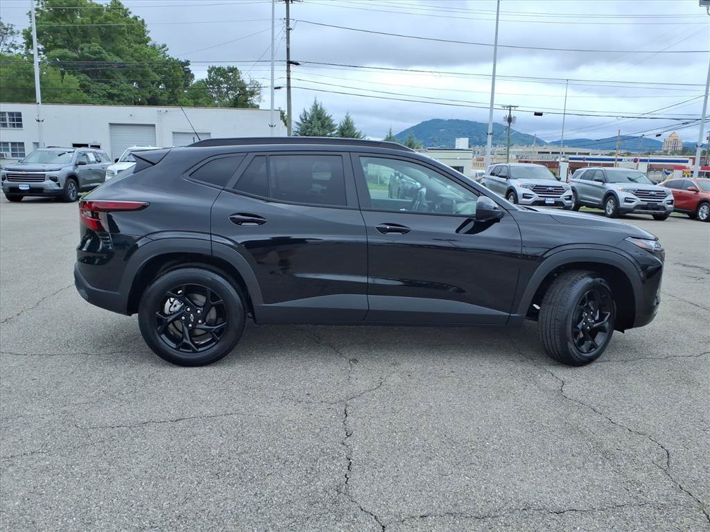 Used 2026 Chevrolet Trax LT w/ Driver Confidence Package FWD image 3