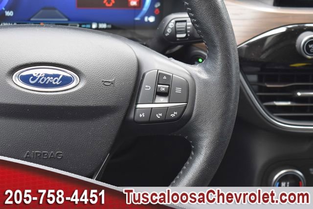 Used 2020 Ford Escape Titanium image 32