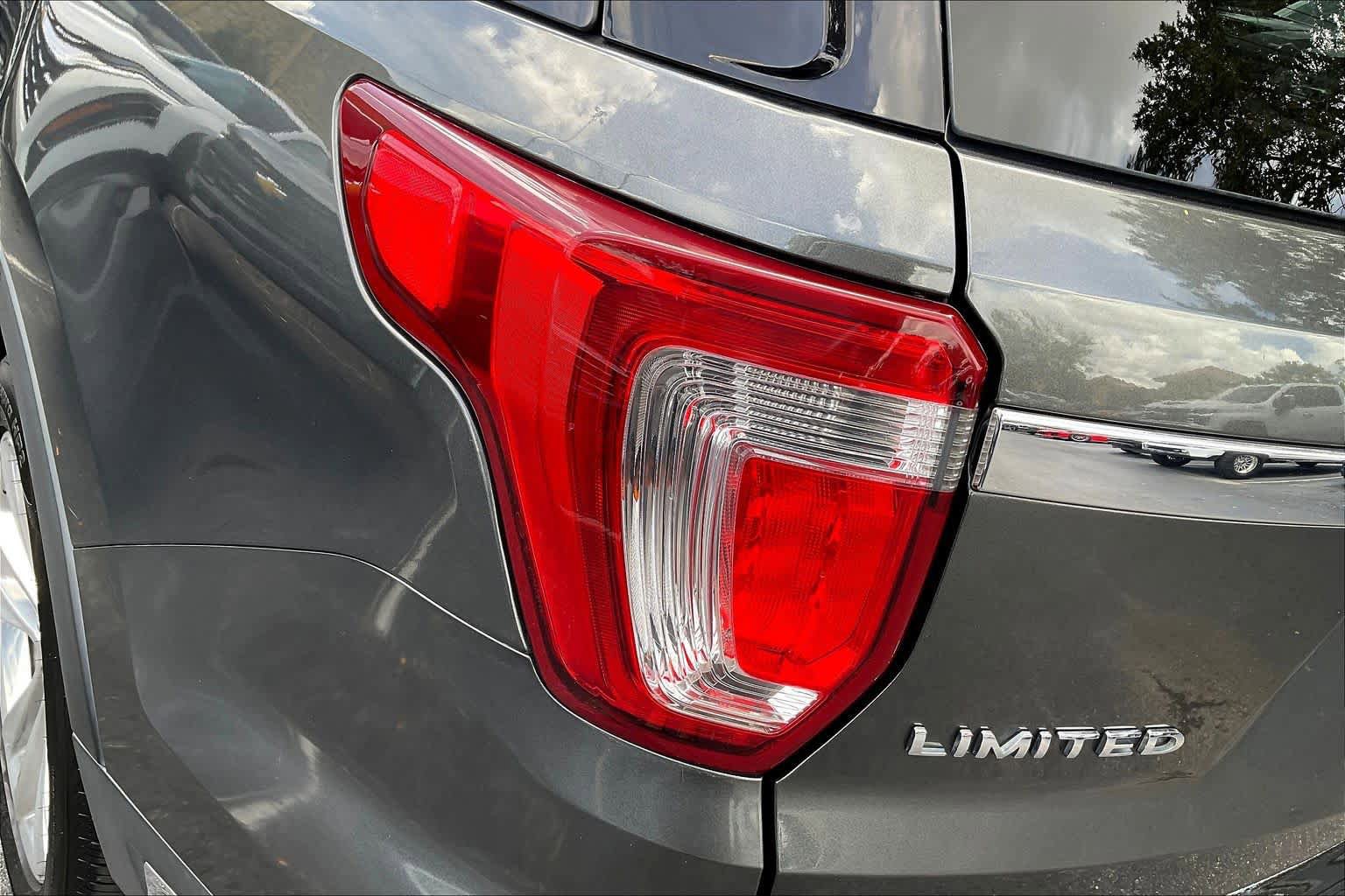 Used 2018 Ford Explorer Limited w/ Ford Safe & Smart Package image 29