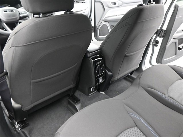 Used 2025 Jeep Compass Sport image 19