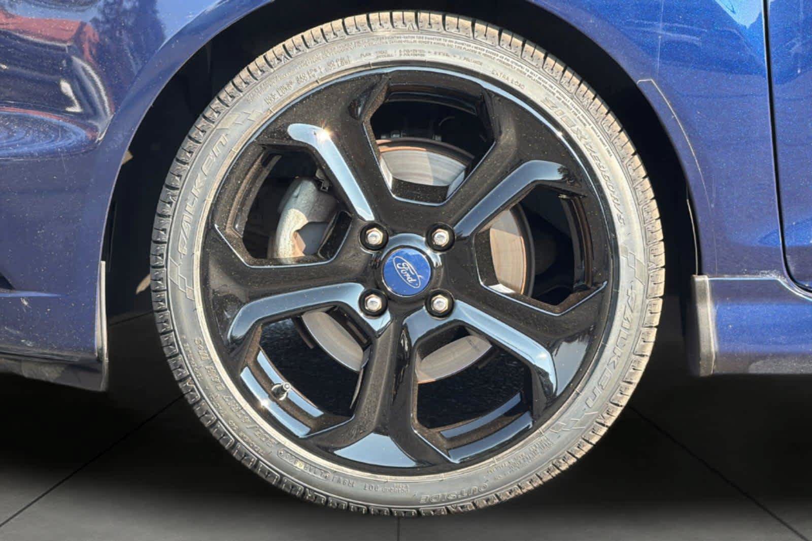 Used 2016 Ford Fiesta ST FWD image 11