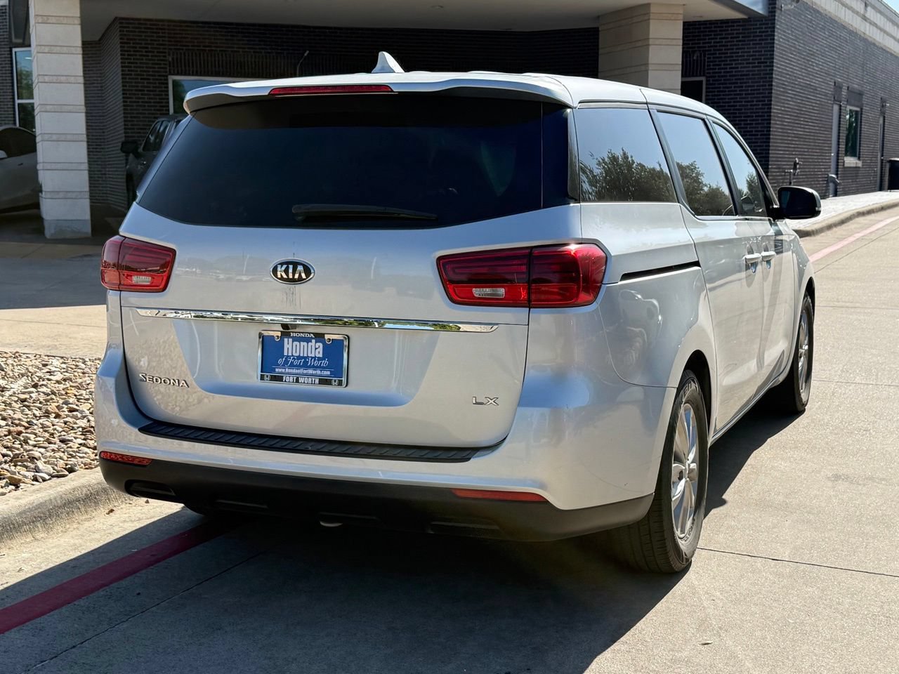 Used 2019 Kia Sedona LX FWD image 8