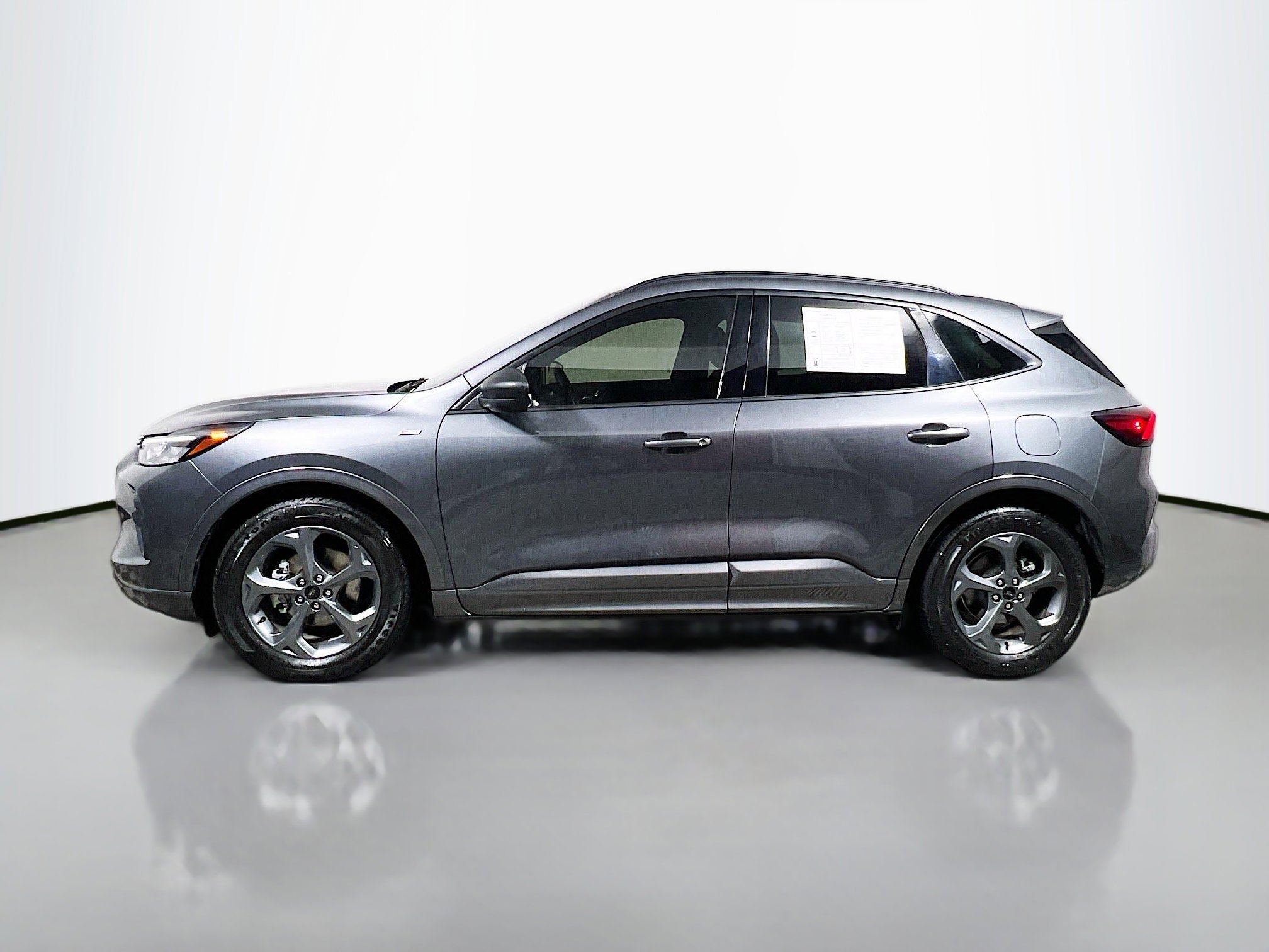 Used 2023 Ford Escape ST-Line image 9