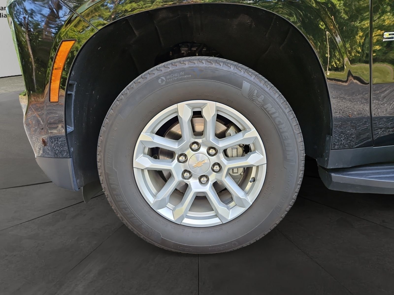 Used 2025 Chevrolet Suburban LT RWD image 14