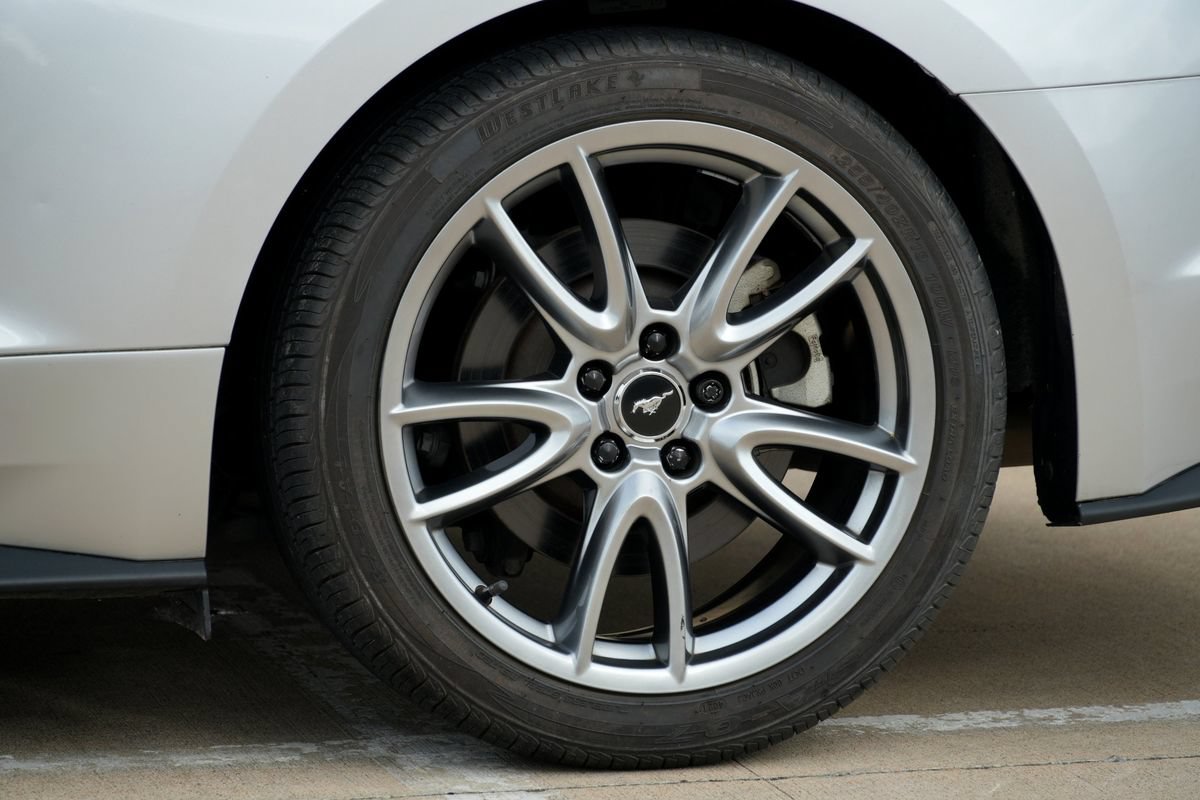 Used 2018 Ford Mustang GT Premium w/ Equipment Group 401A RWD image 26