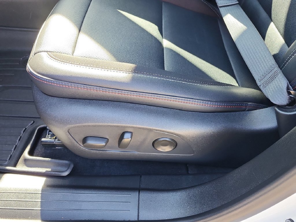 Used 2024 Chevrolet Equinox EV RS FWD image 12