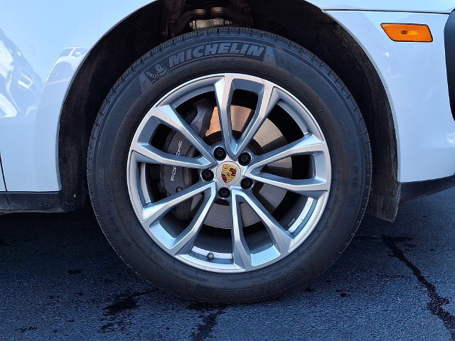Certified 2025 Porsche Macan AWD/4WD image 12