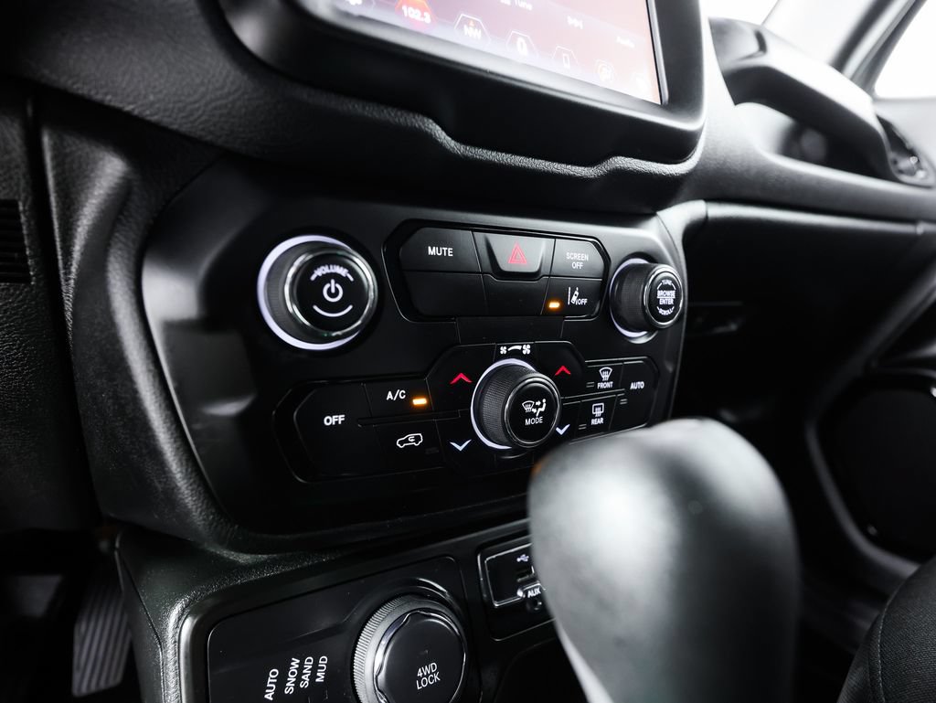 Used 2022 Jeep Renegade Altitude AWD/4WD image 25