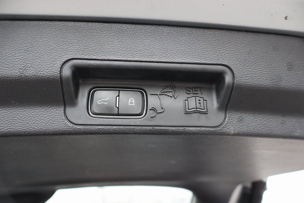 Used 2020 Ford Explorer XLT w/ Equipment Group 202A image 26