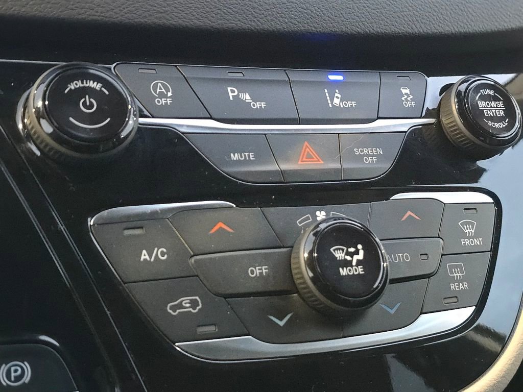 Used 2022 Chrysler Pacifica Touring-L image 30