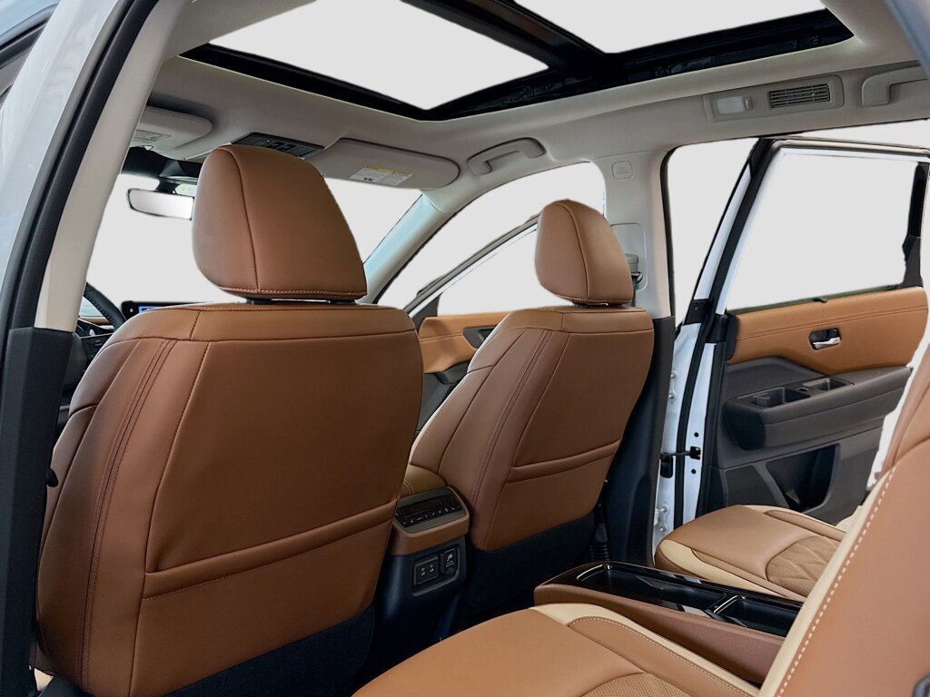 New 2026 Nissan Pathfinder Platinum AWD/4WD image 6