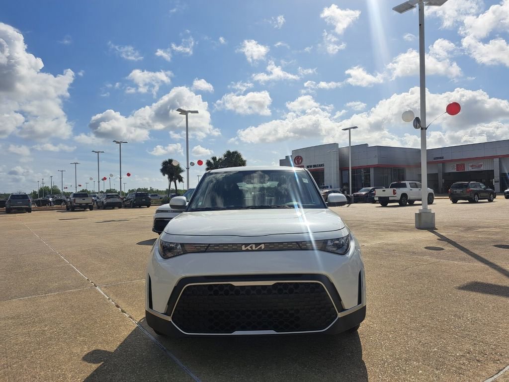 Used 2025 Kia Soul LX w/ LX Technology Package image 2