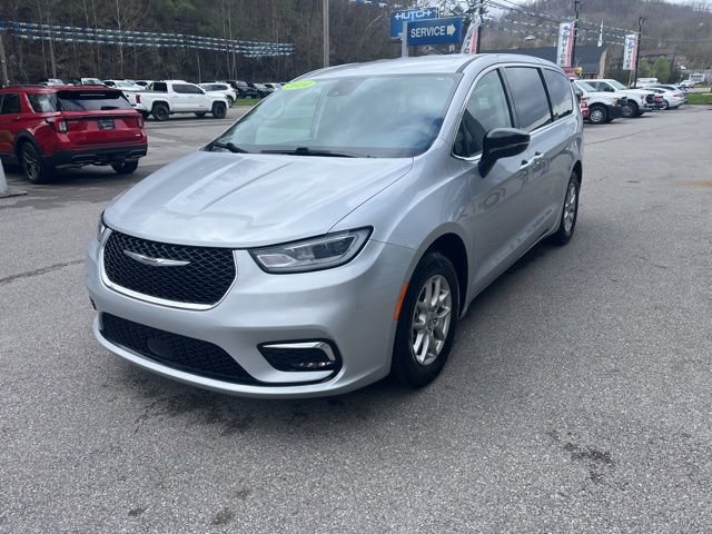 Used 2024 Chrysler Pacifica Touring-L image 13