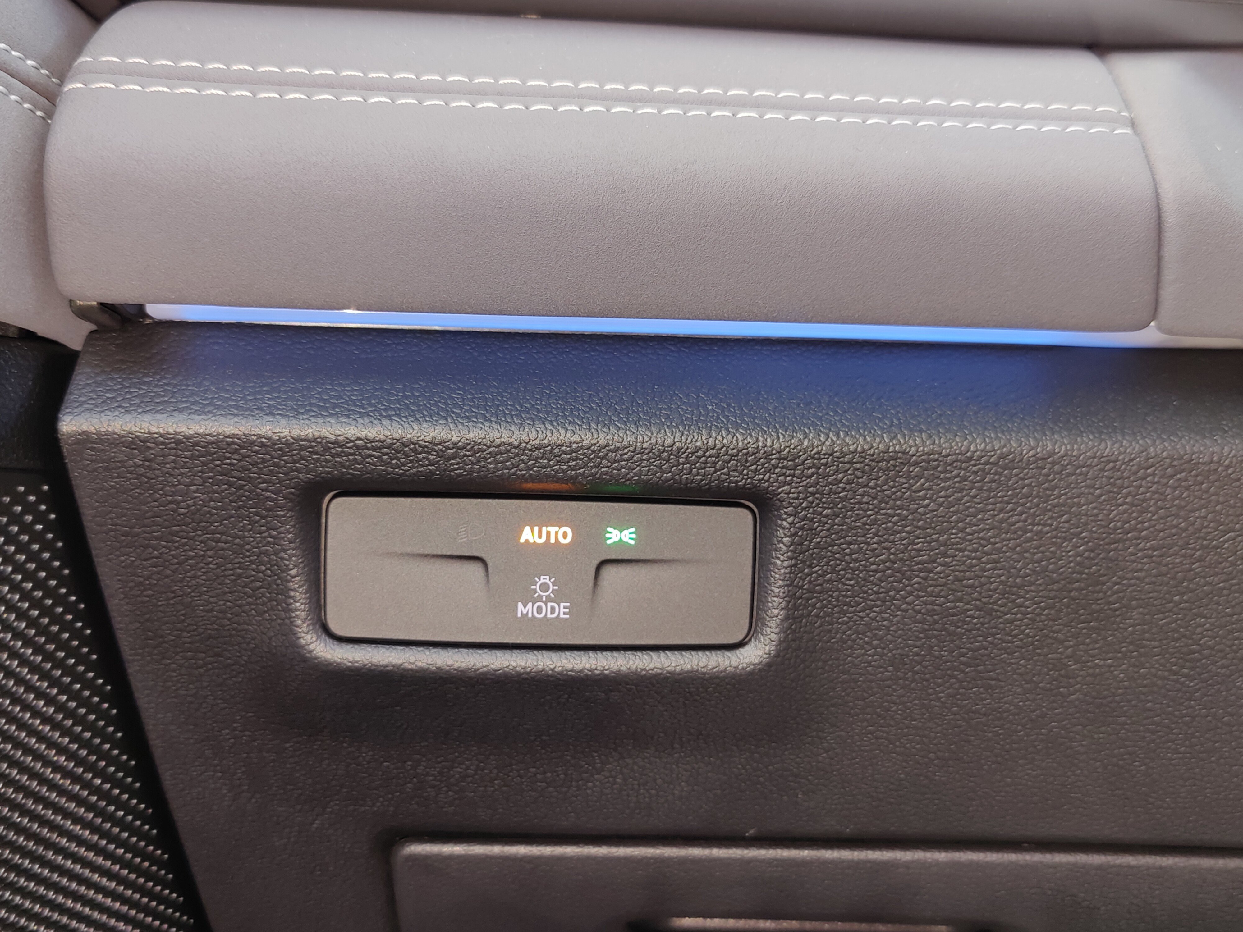 Used 2025 Volkswagen Tiguan SE image 26