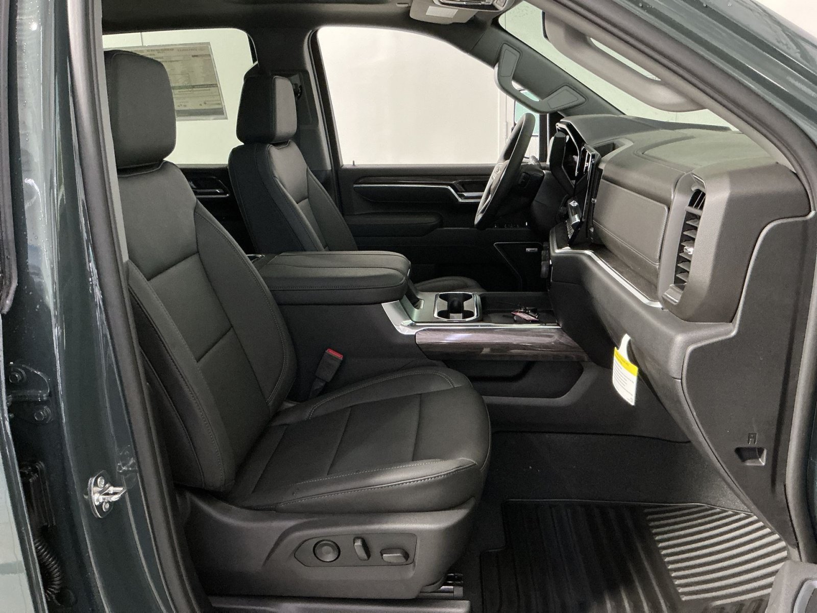 New 2026 Chevrolet Silverado 2500 LTZ w/ LTZ Convenience Package AWD/4WD image 26