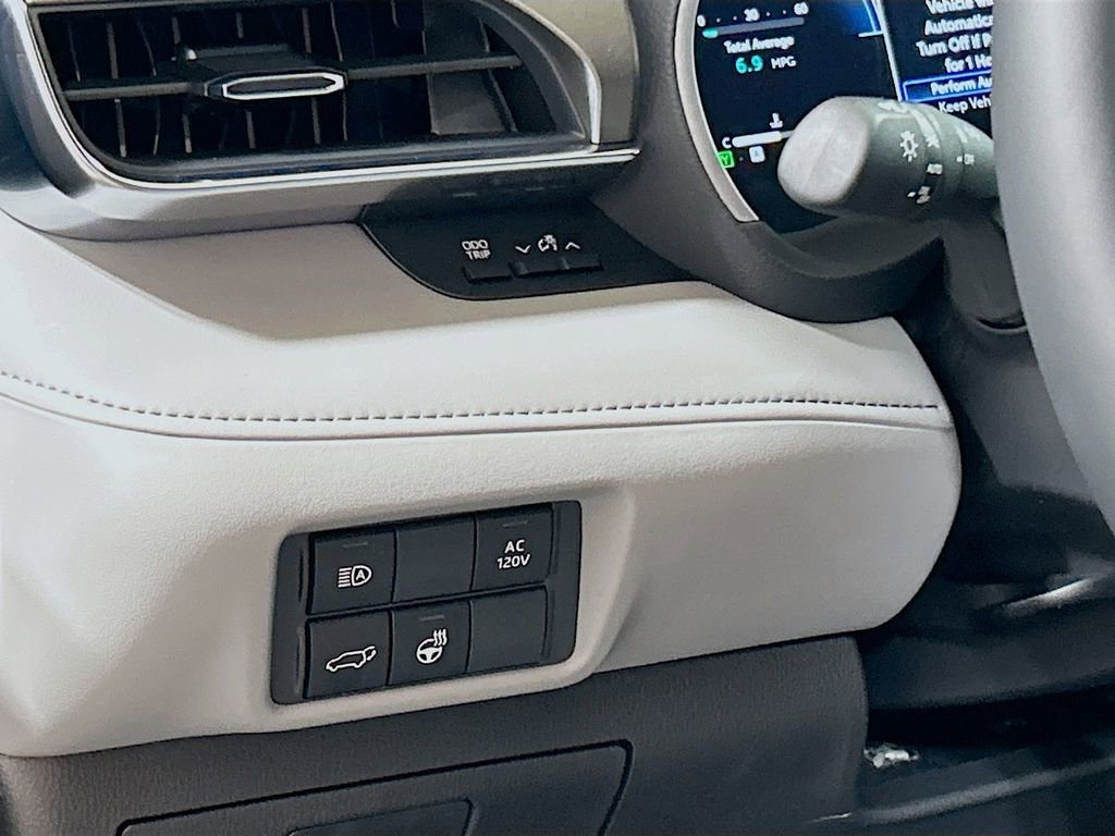 New 2026 Toyota Highlander Limited AWD/4WD image 8