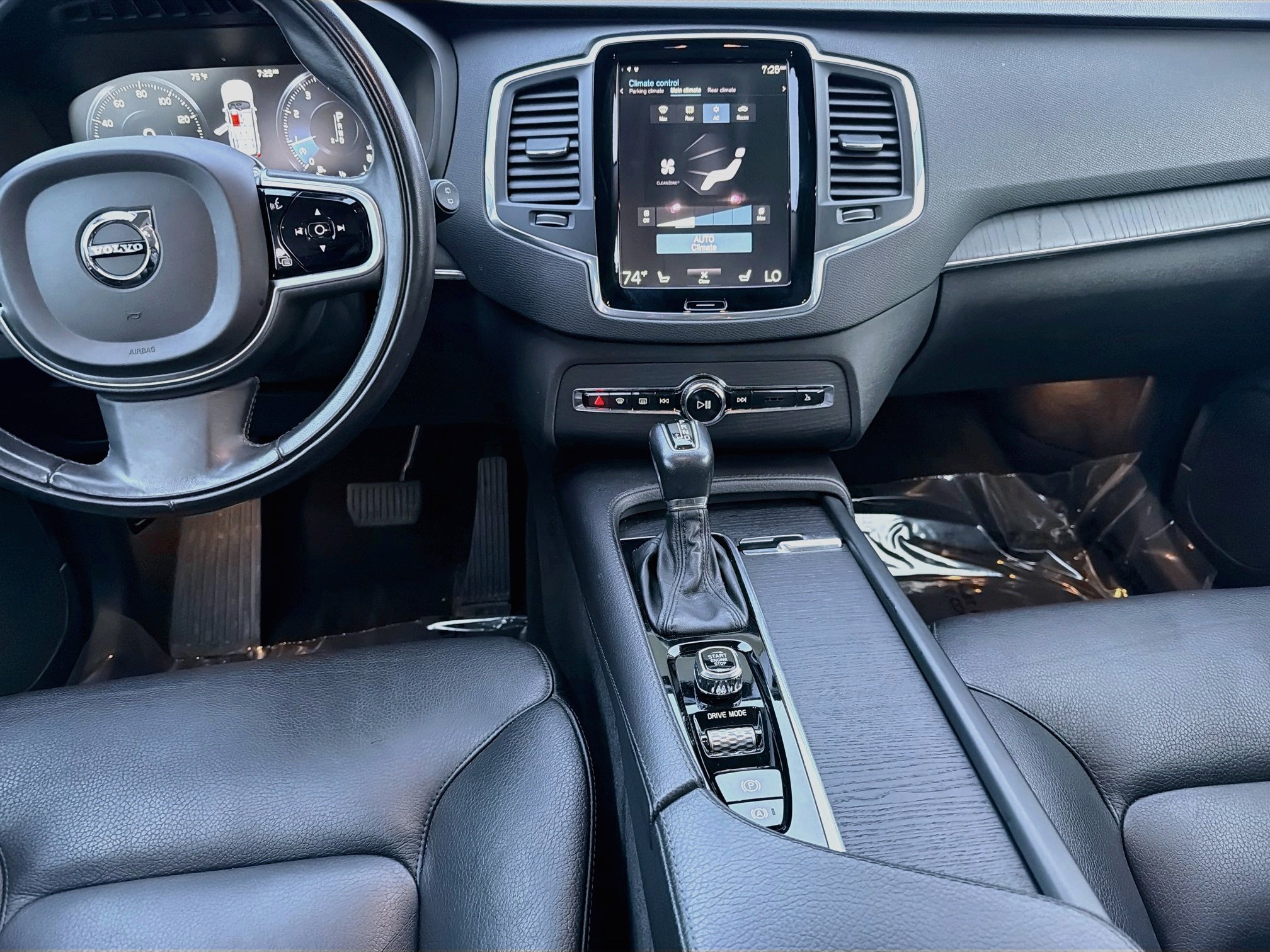 Used 2020 Volvo XC90 T6 Momentum w/ Protection Package AWD/4WD image 18