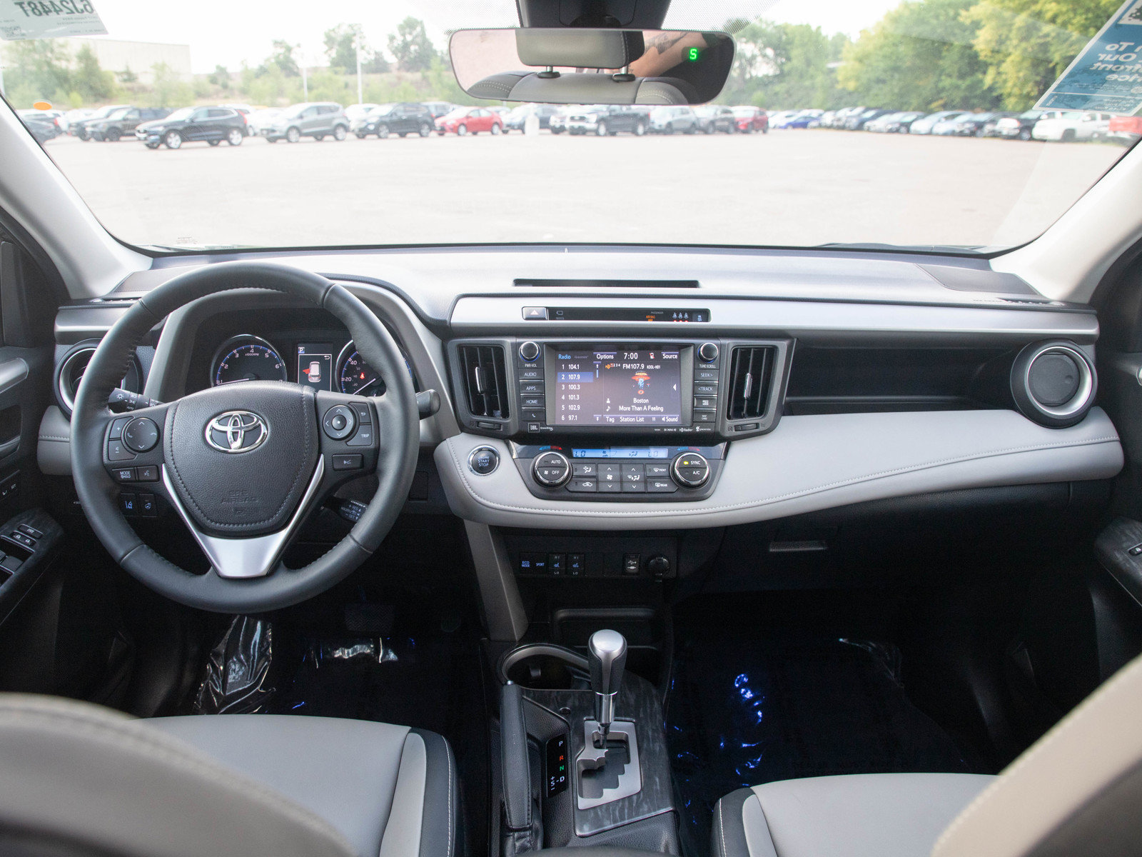 Used 2017 Toyota RAV4 Platinum FWD image 16