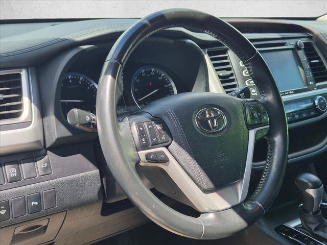 Used 2018 Toyota Highlander Limited FWD image 3