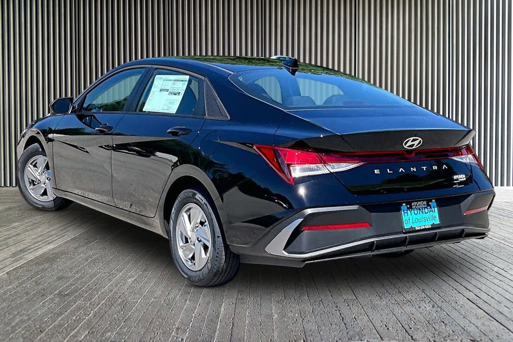 New 2026 Hyundai Elantra SE FWD image 3