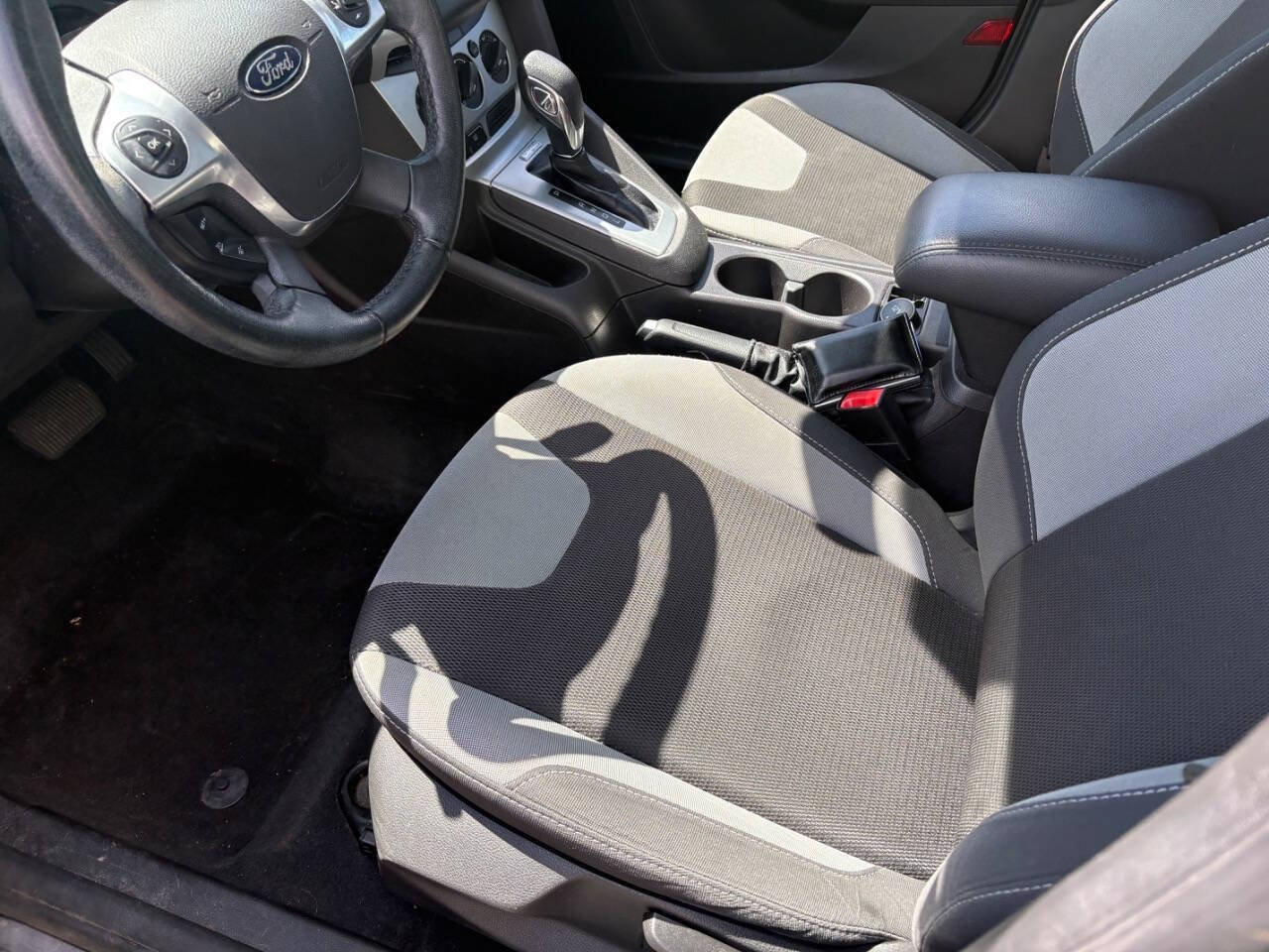 Used 2014 Ford Focus SE w/ SE Sport Package FWD image 16