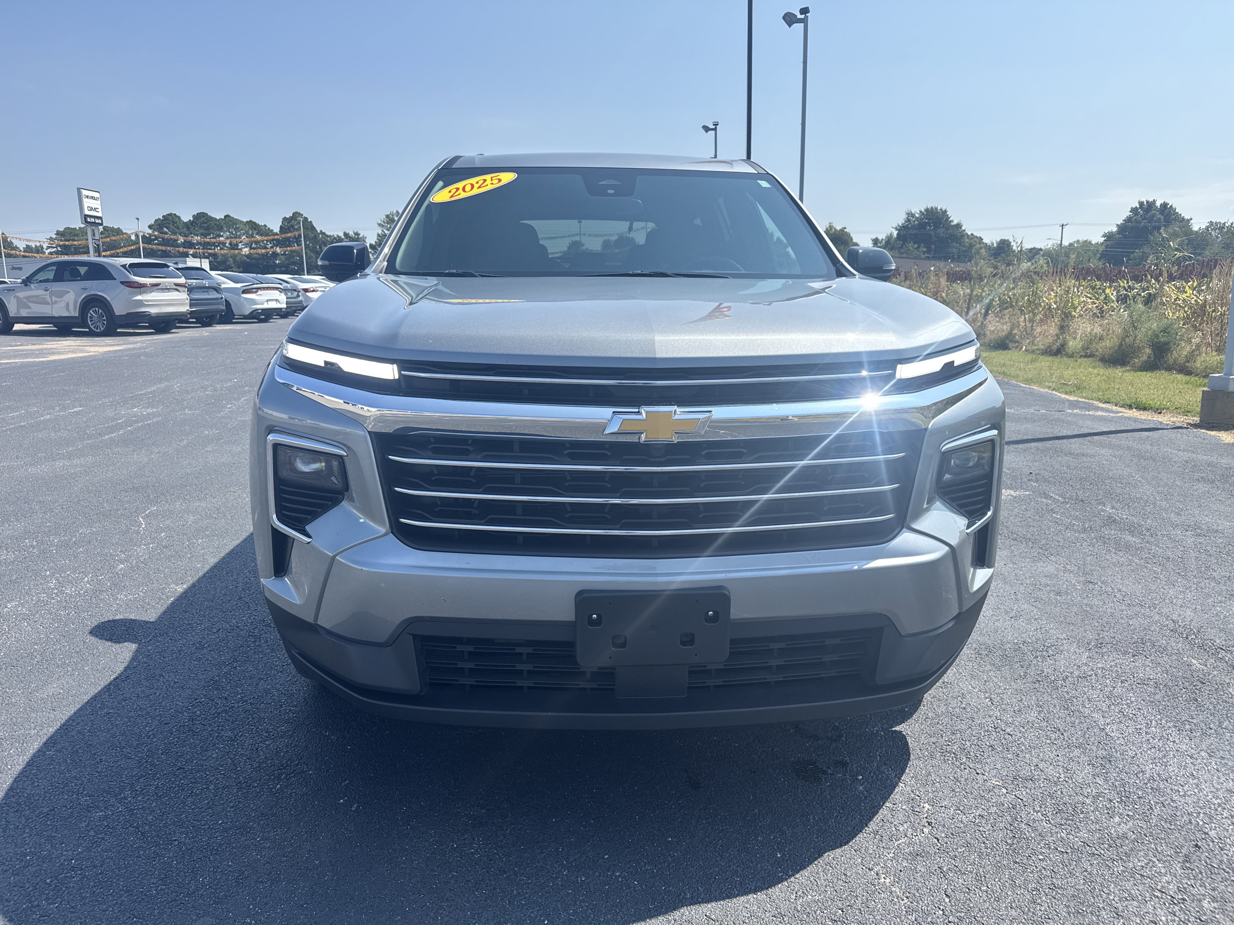 Used 2025 Chevrolet Traverse LT image 8
