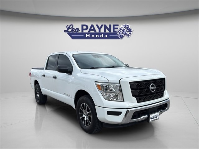 Used 2023 Nissan Titan SV image 1