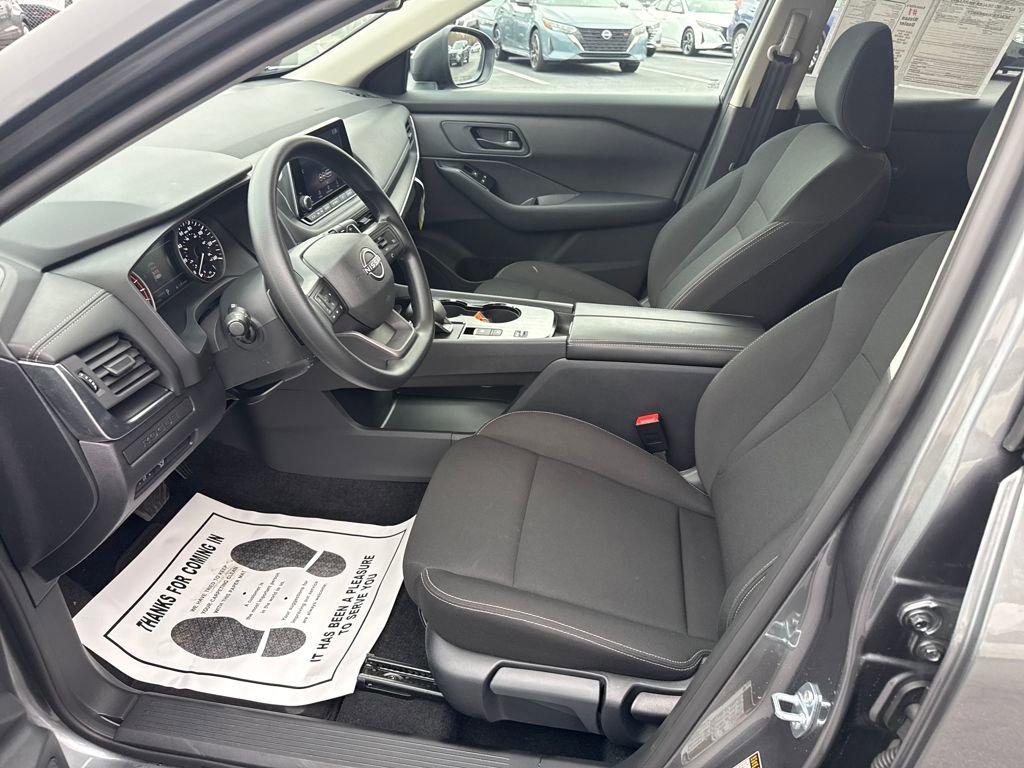 Used 2025 Nissan Rogue S image 10