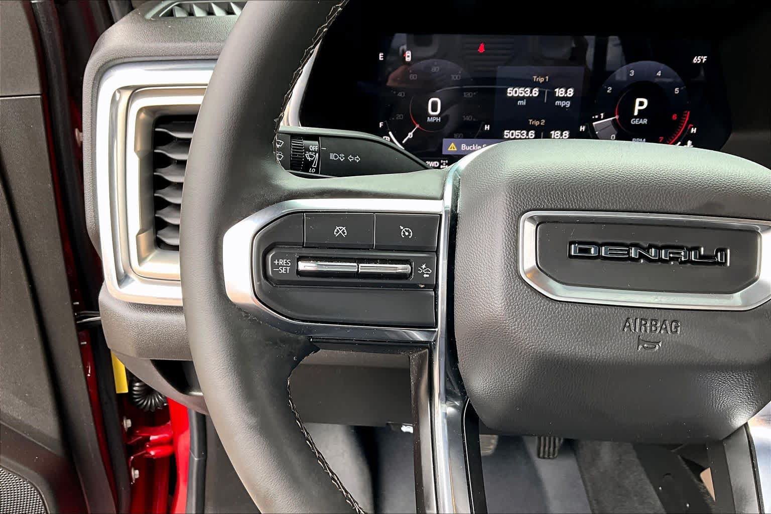 Used 2025 GMC Canyon Denali AWD/4WD image 24