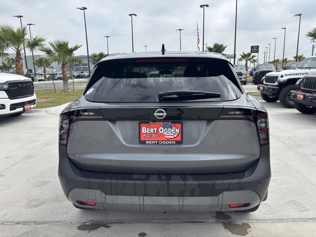 Used 2025 Nissan Kicks SV image 5