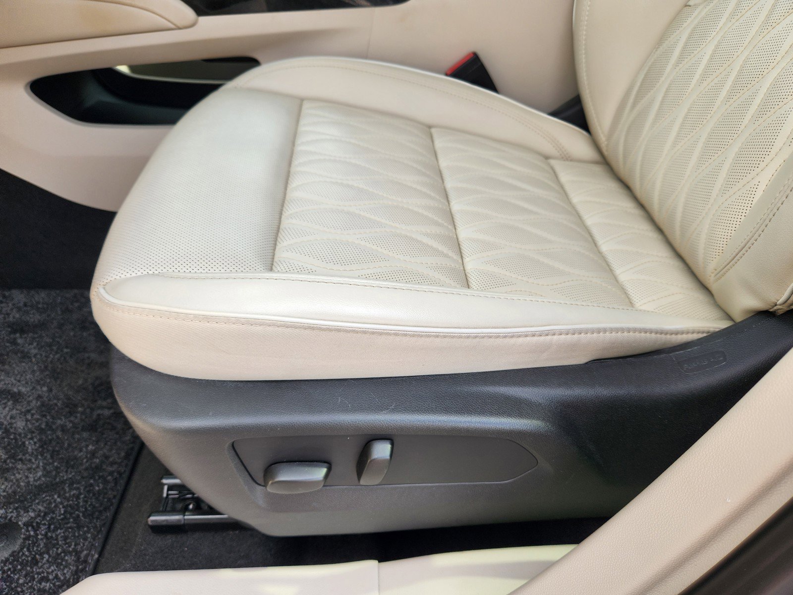 Used 2023 Buick Envision Avenir FWD image 22