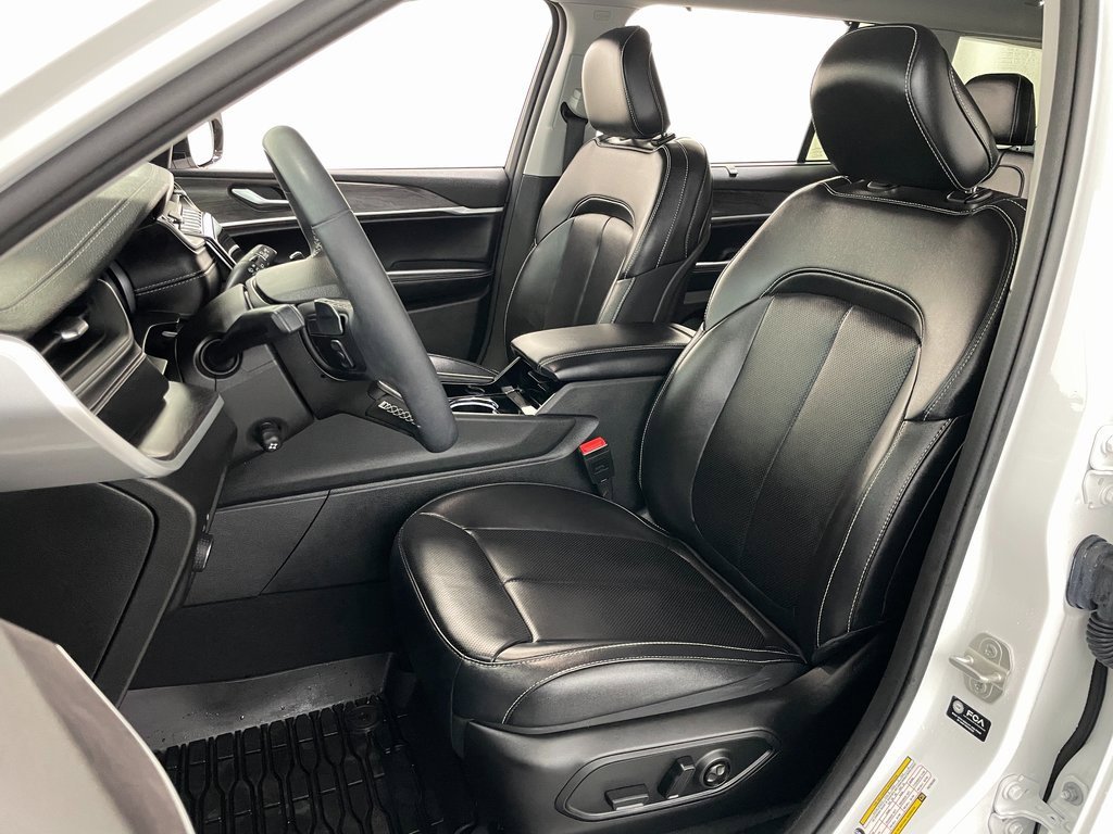 Used 2023 Jeep Grand Cherokee L Limited w/ Luxury Tech Group II image 28