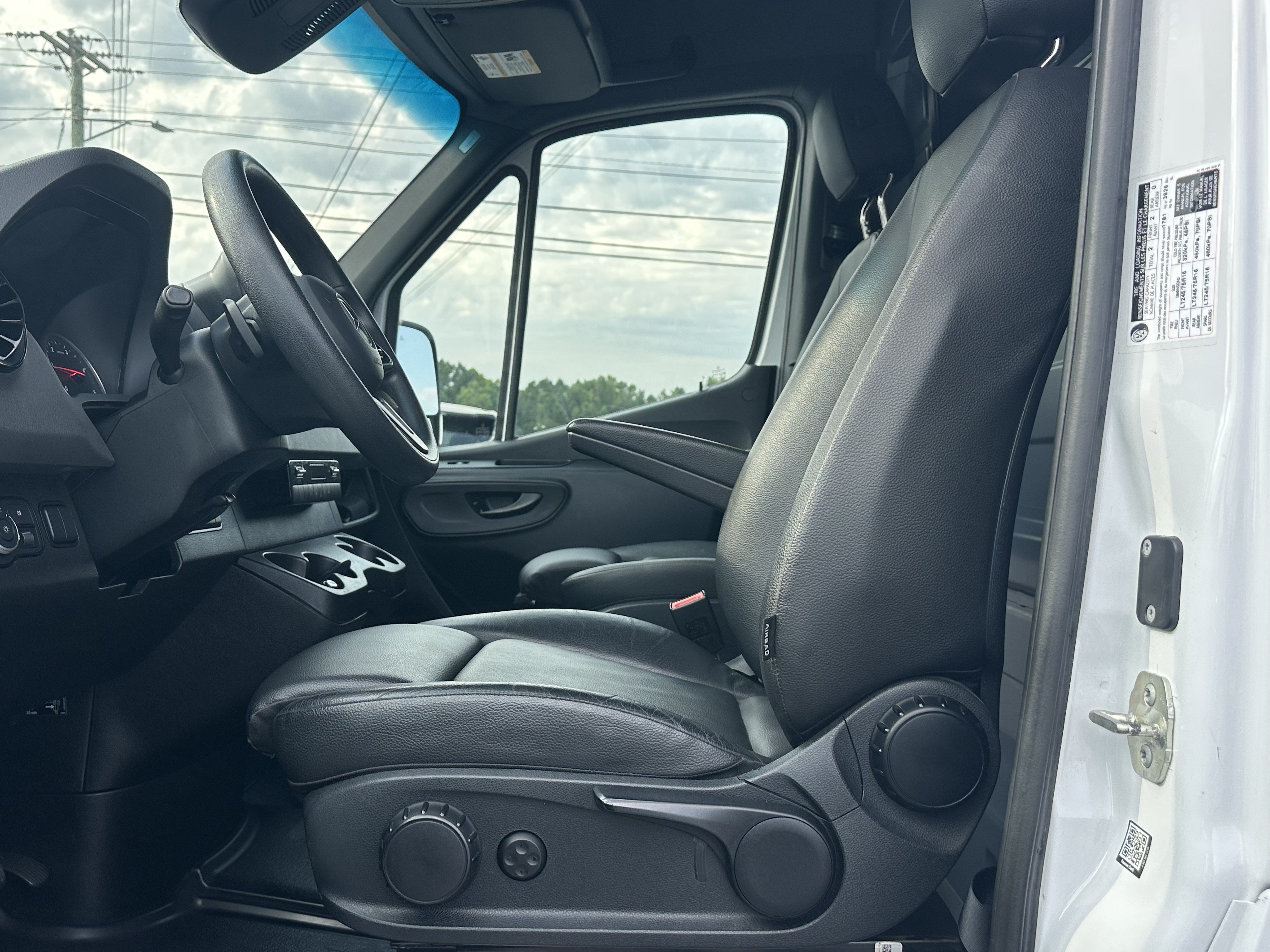 Used 2024 Mercedes-Benz Sprinter 2500 image 9