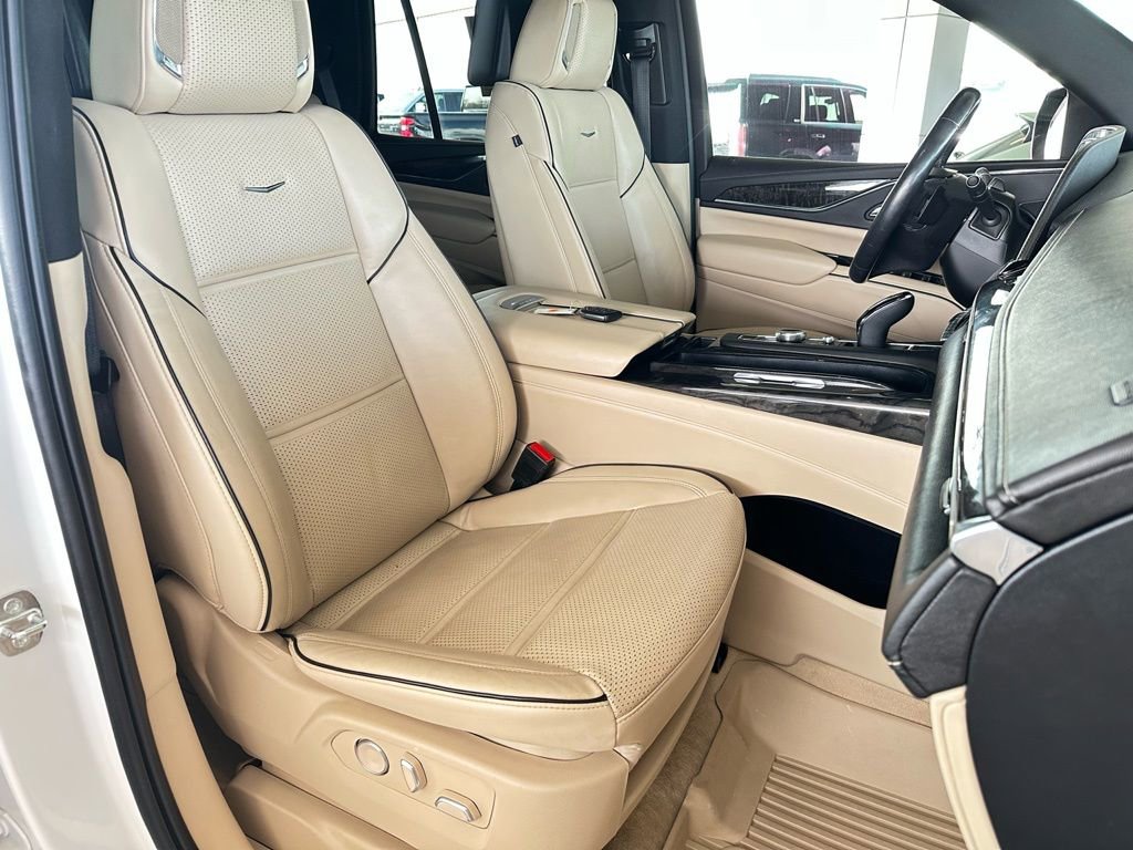 Used 2024 Cadillac Escalade Premium Luxury image 19