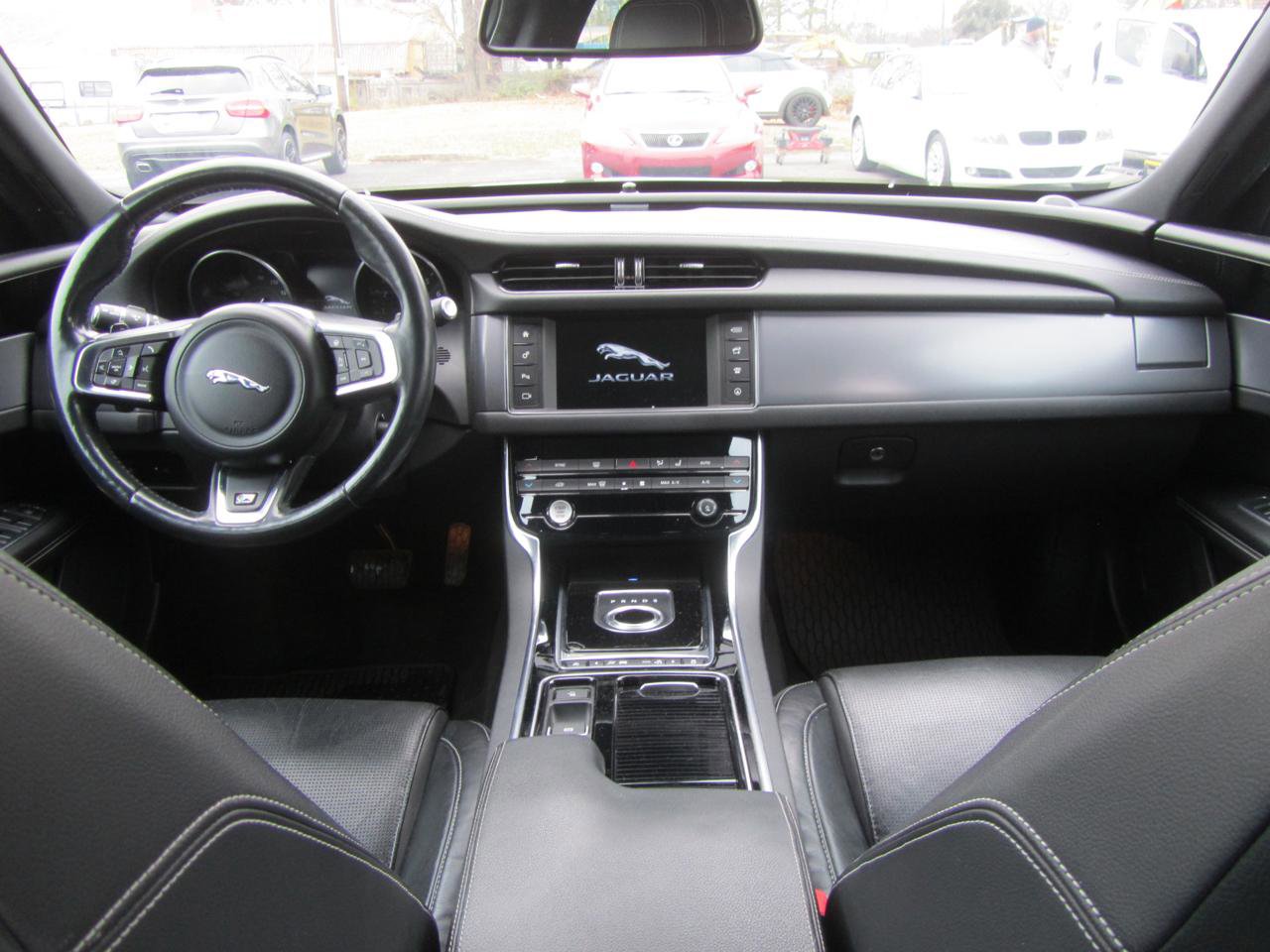 Used 2016 Jaguar XF R-Sport image 13