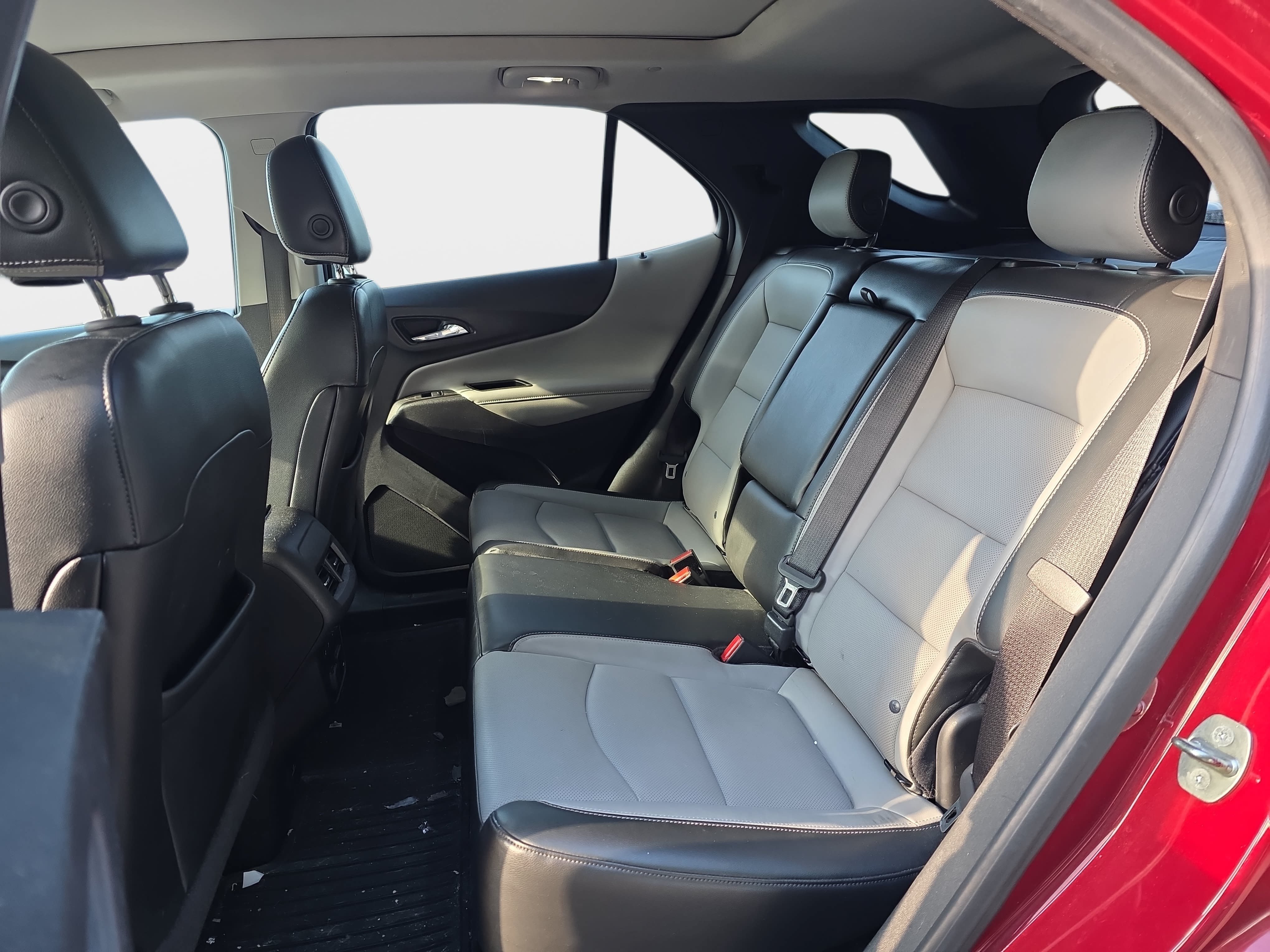 Used 2018 Chevrolet Equinox Premier FWD image 9