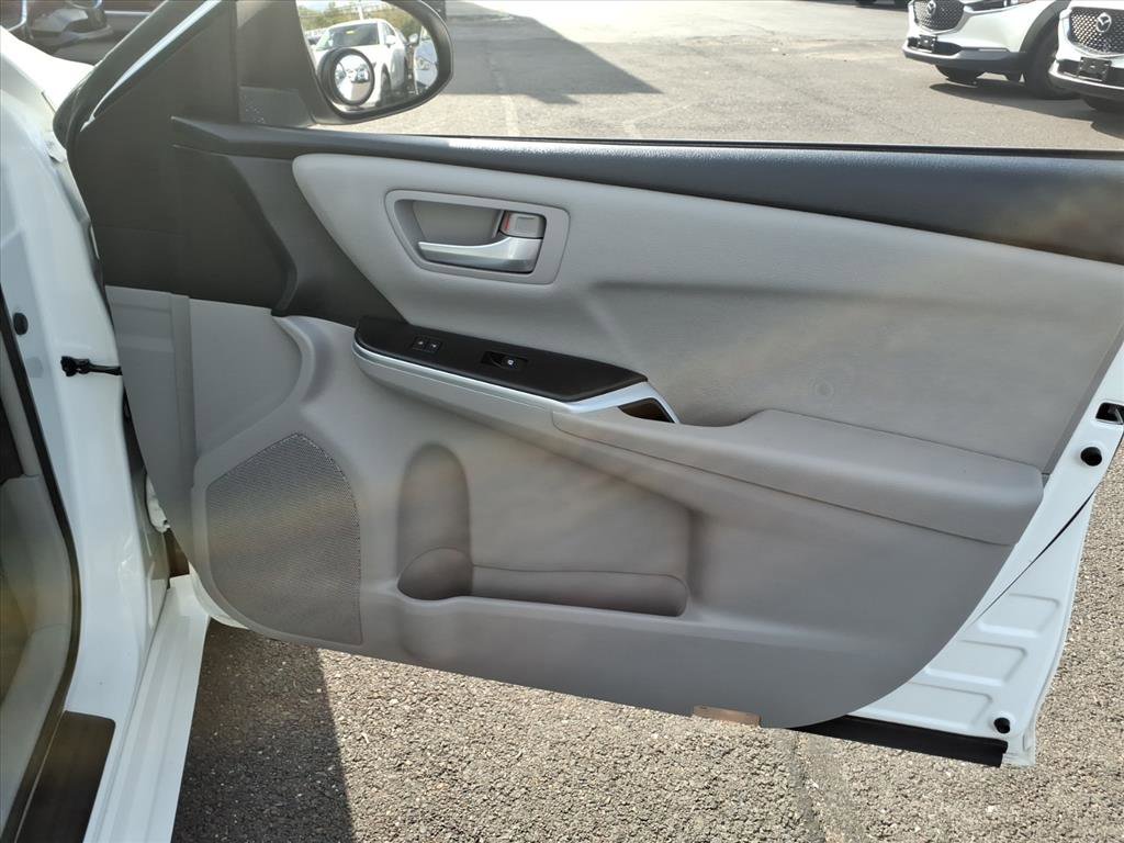 Used 2015 Toyota Camry LE image 12