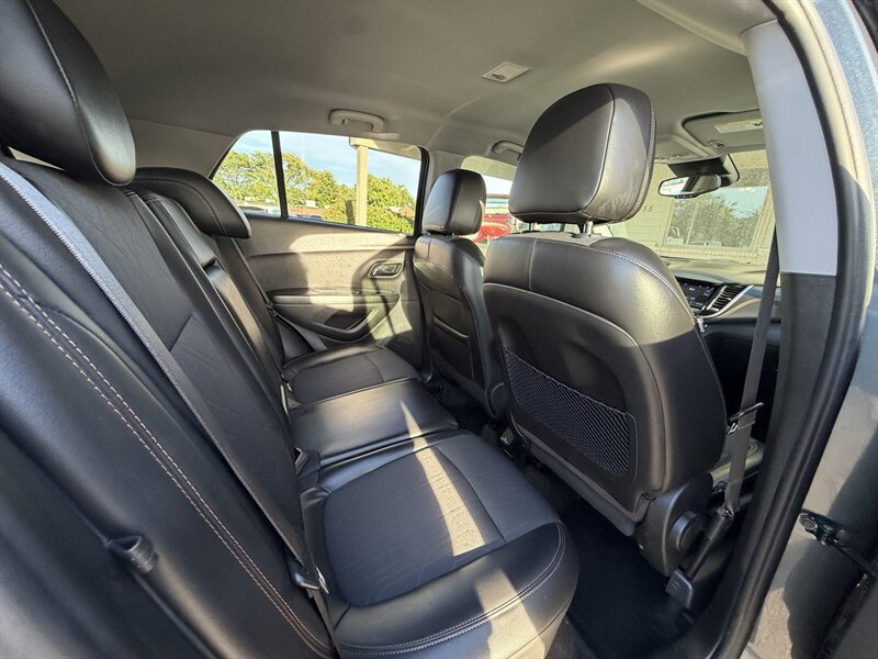 Used 2022 Chevrolet Trax LT w/ LT Convenience Package AWD/4WD image 13