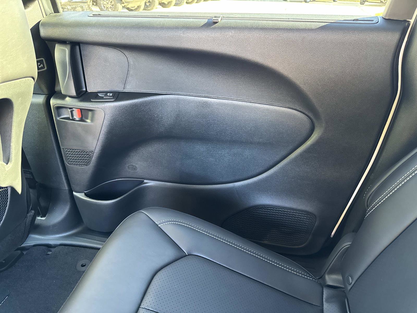 New 2026 Chrysler Pacifica Select image 15