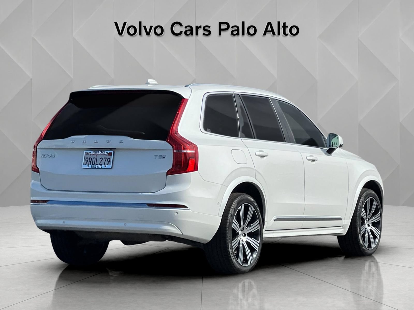 Certified 2025 Volvo XC90 T8 Ultra w/ Protection Package Premier AWD/4WD image 3