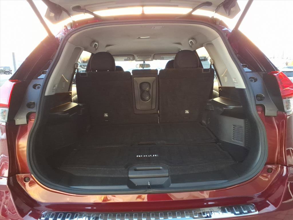 Used 2018 Nissan Rogue SV w/ Premium Package image 24