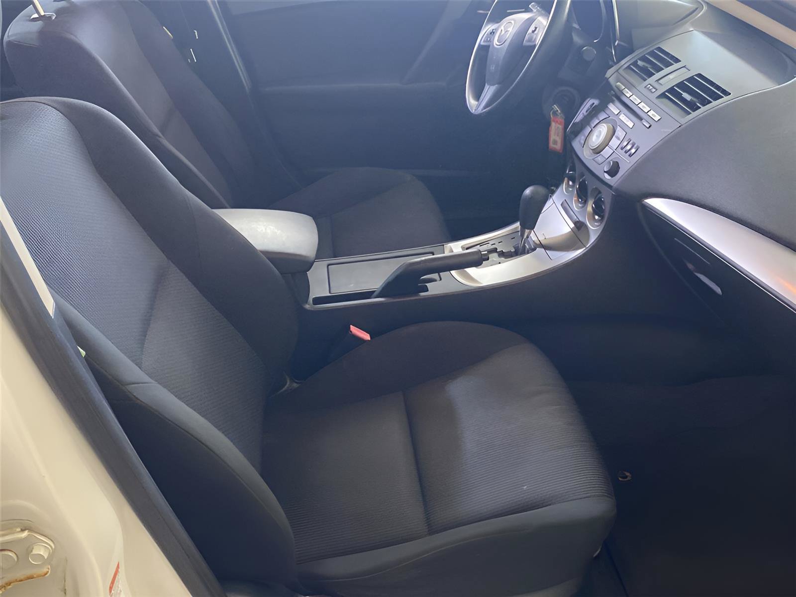 Used 2011 MAZDA MAZDA3 i Touring FWD image 27