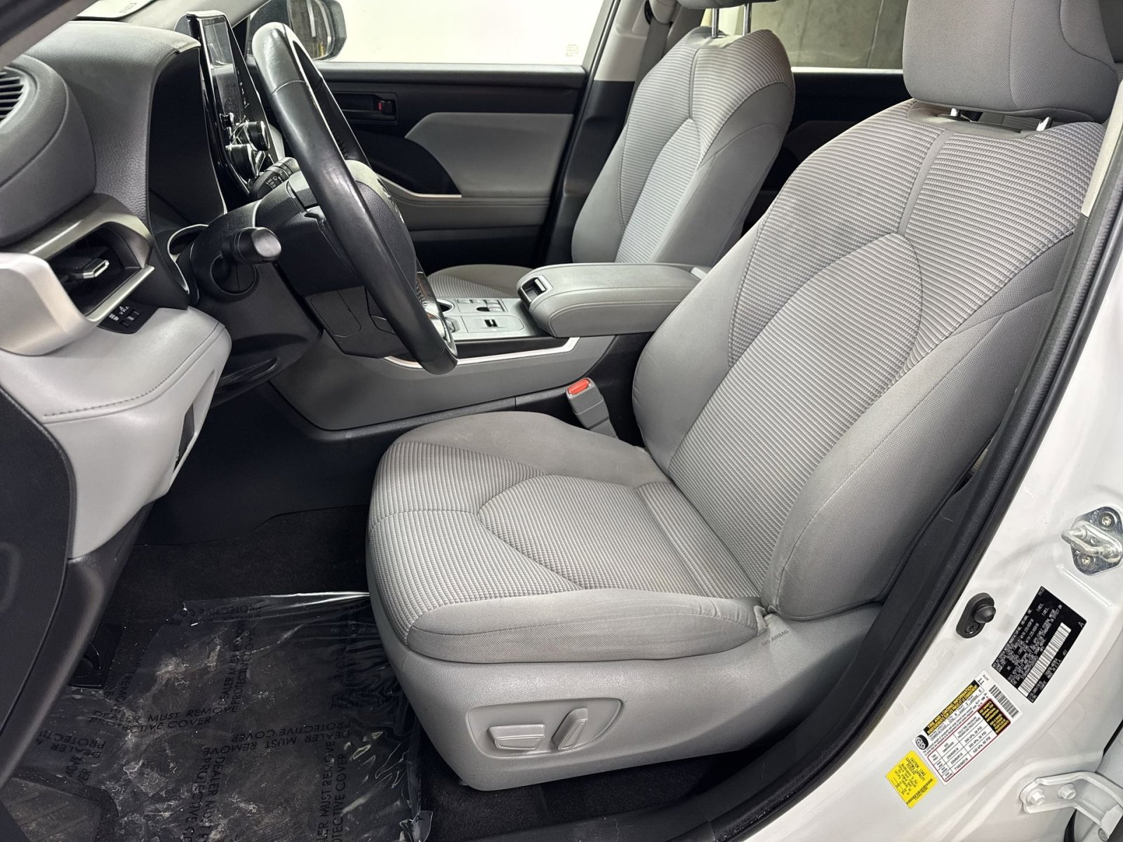 Used 2023 Toyota Highlander LE image 17