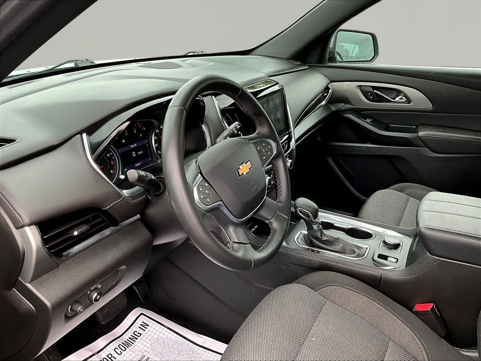 Used 2023 Chevrolet Traverse LT FWD image 17