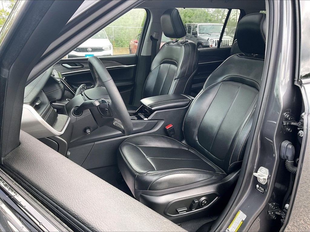 Used 2023 Jeep Grand Cherokee L Limited w/ Luxury Tech Group II AWD/4WD image 10